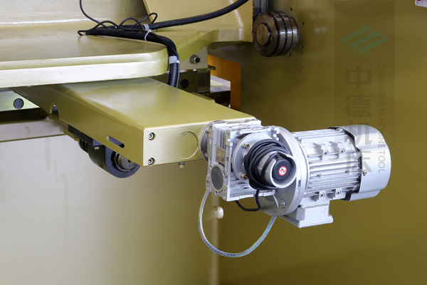 ZDG-640后挡料驱动布局,具有壮大扭矩.jpg ZDG-640后挡料驱动布局,具有壮大扭矩.jpg