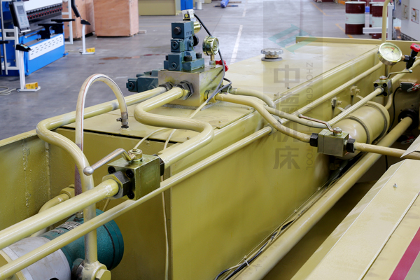 ZDG-640液压体系全金属管套毗连,优良在于细节.jpg ZDG-640液压体系全金属管套毗连,优良在于细节.jpg