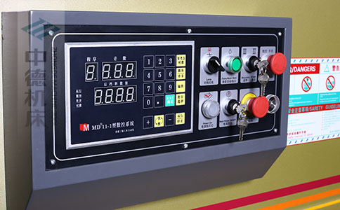 ZDS-840接纳MD11简略单纯数控体系.jpg ZDS-840接纳MD11简略单纯数控体系.jpg