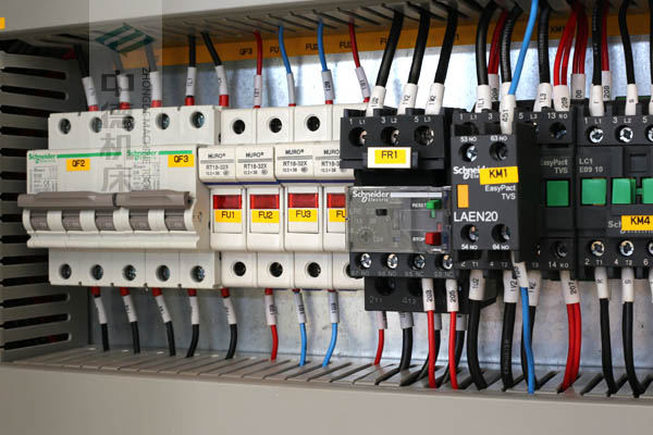 ZDPE10025接纳法国入口正品施耐德元气件,不变耐用寿命长.jpg ZDPE10025接纳法国入口正品施耐德元气件,不变耐用寿命长.jpg